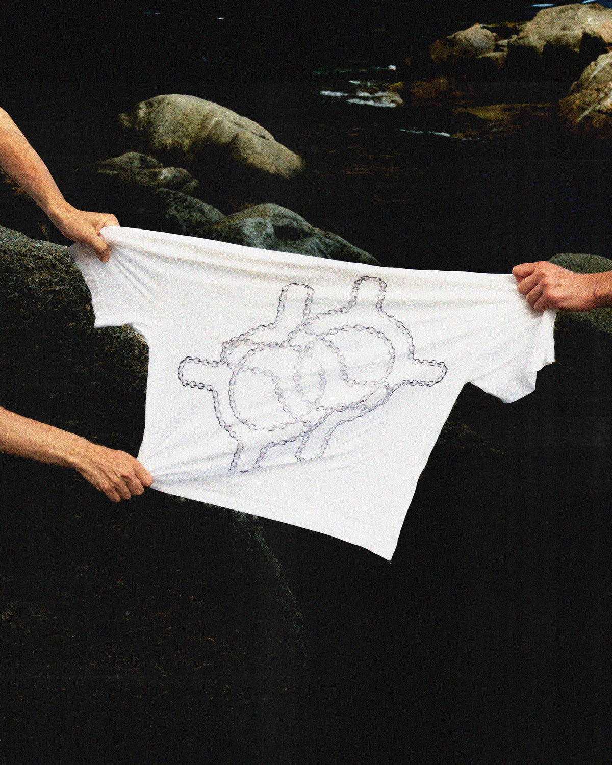 CHAIN UNITY TEE
