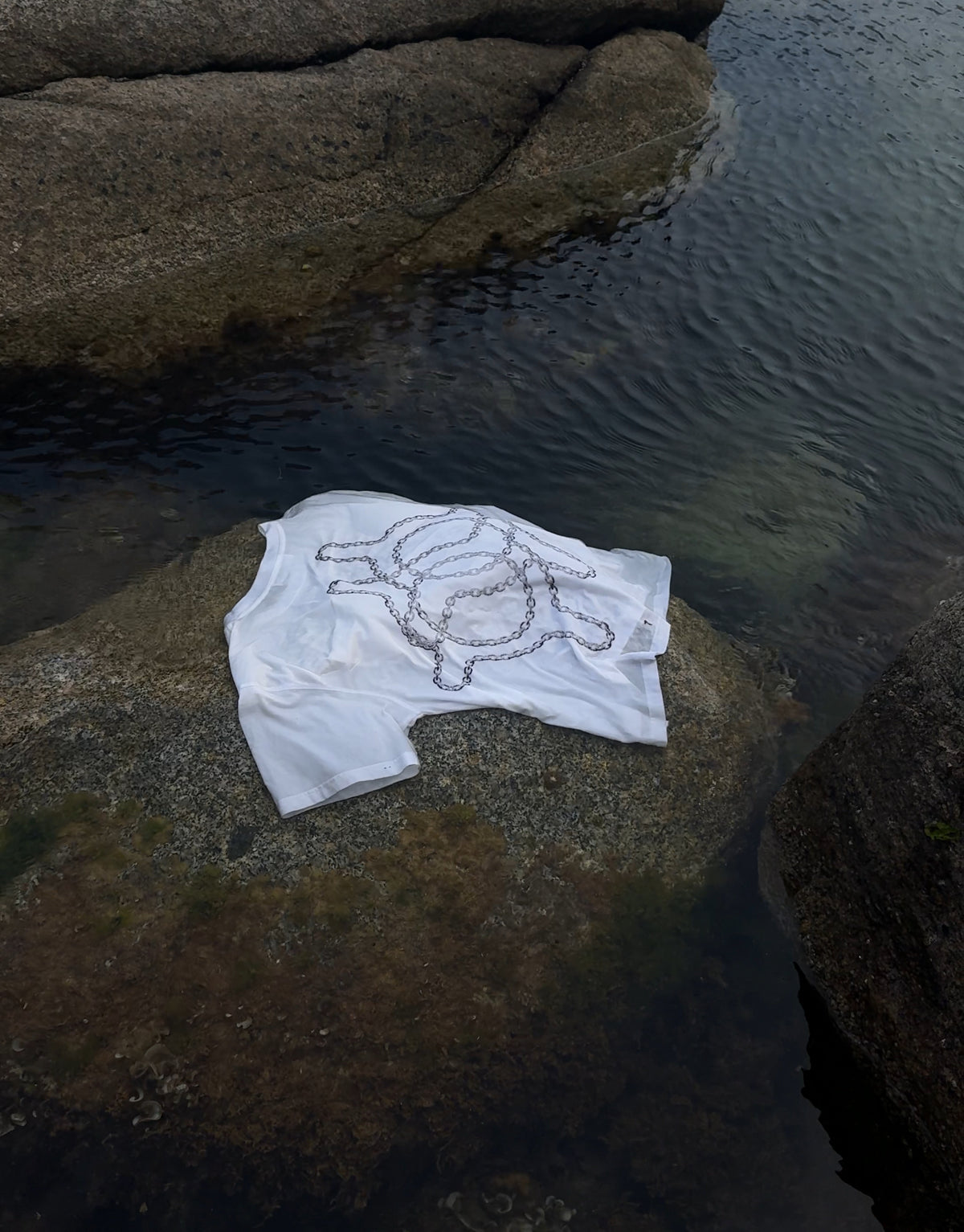 CHAIN UNITY TEE
