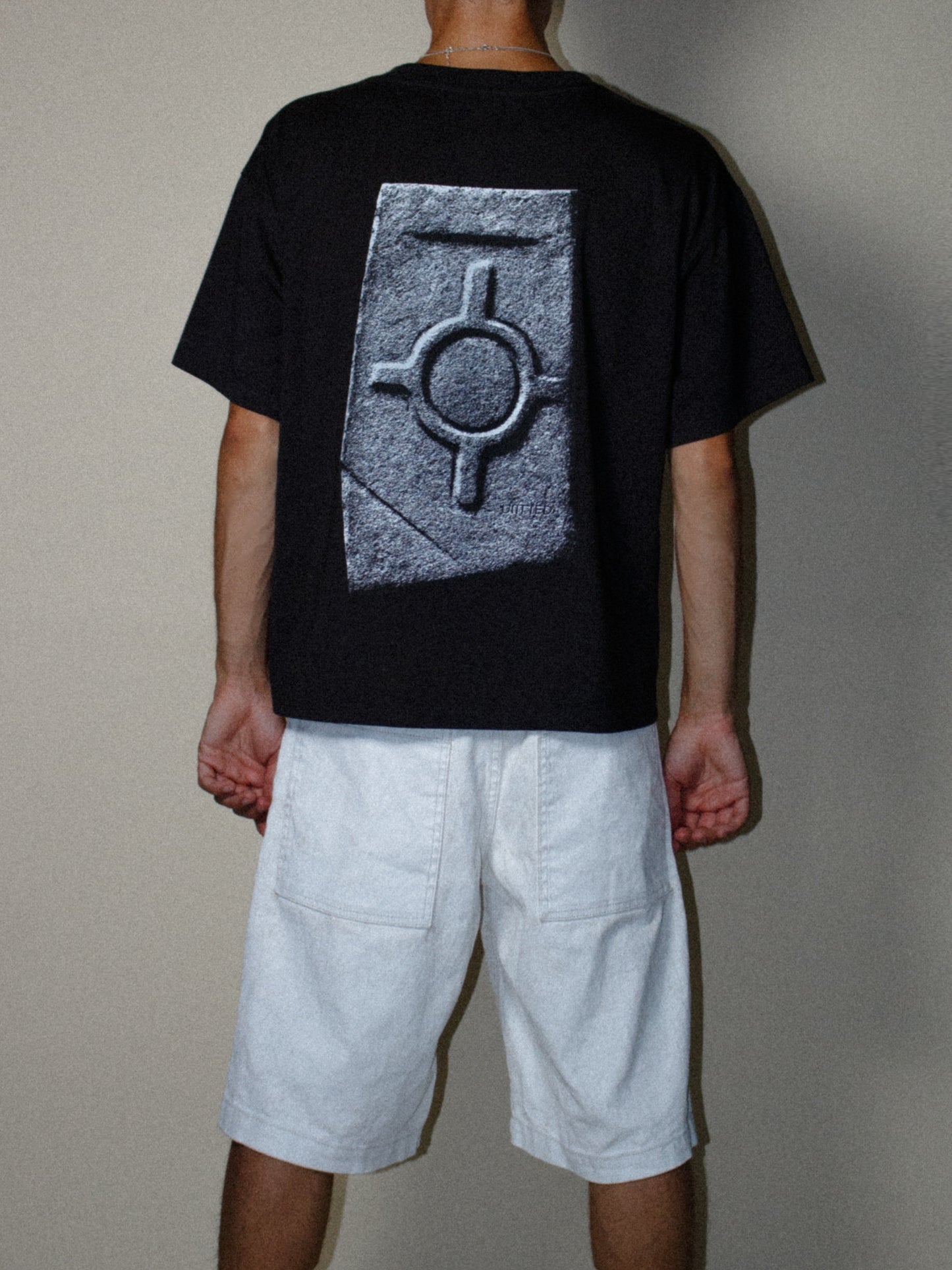 MONOLITH TEE